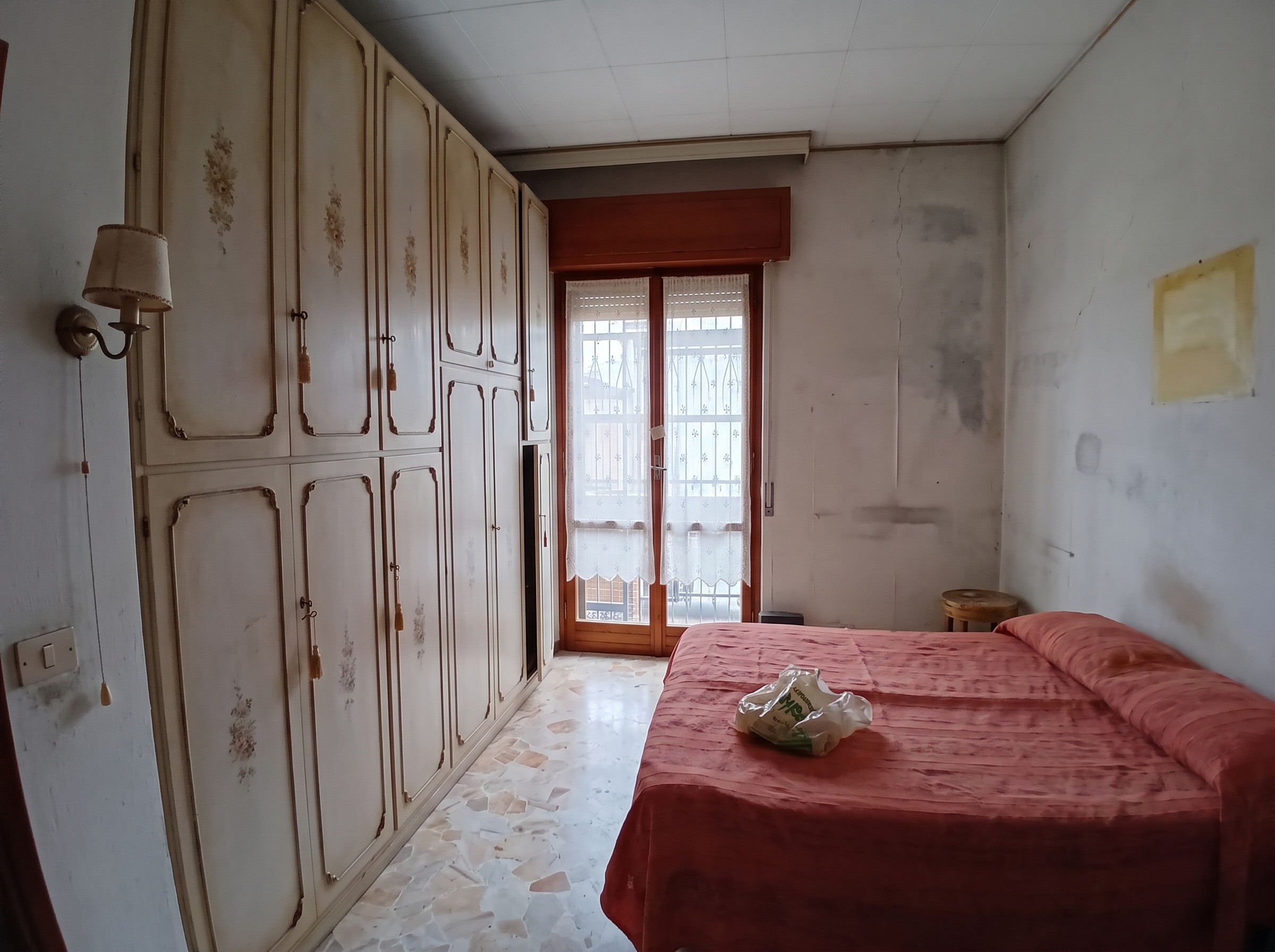 Soggiorno da ristrutturare