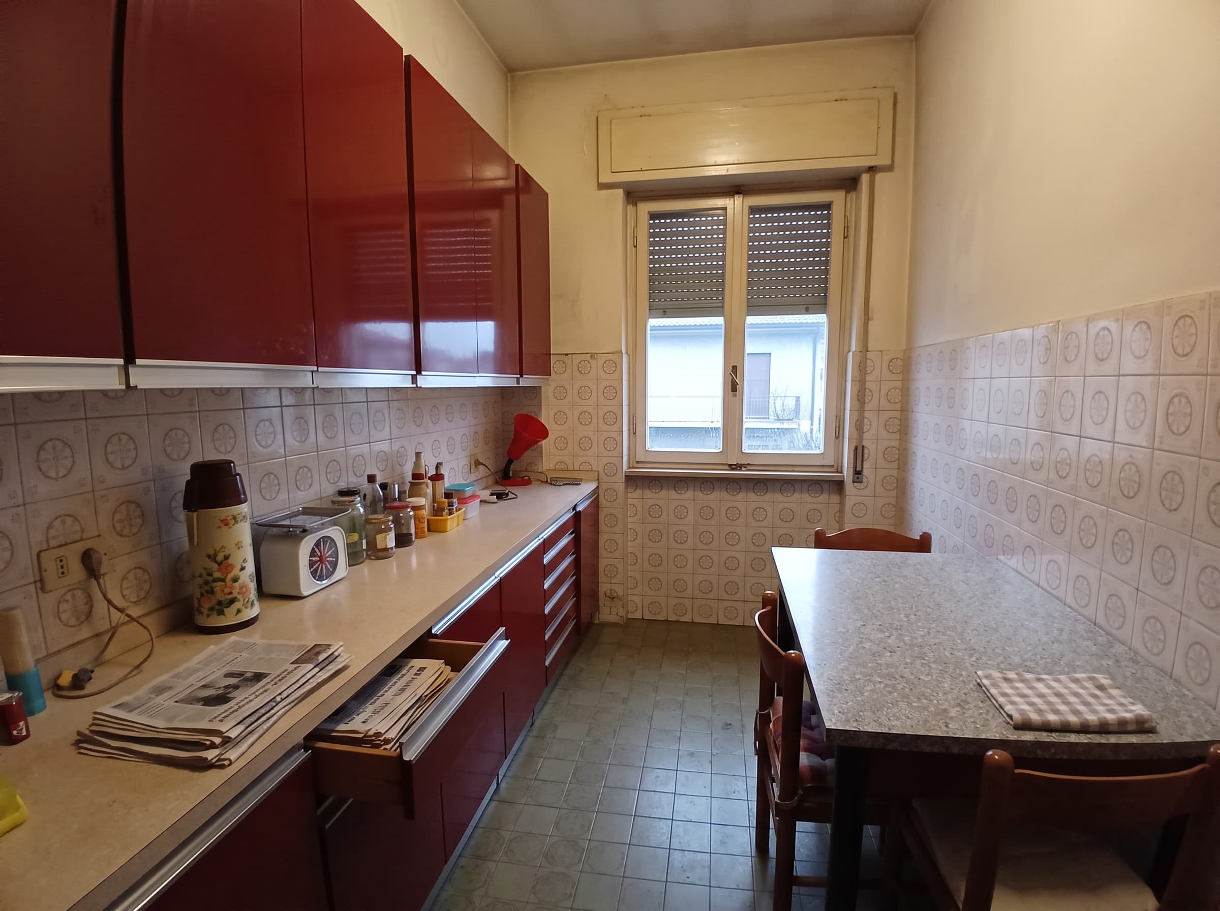 Cucina datata prima dei lavori